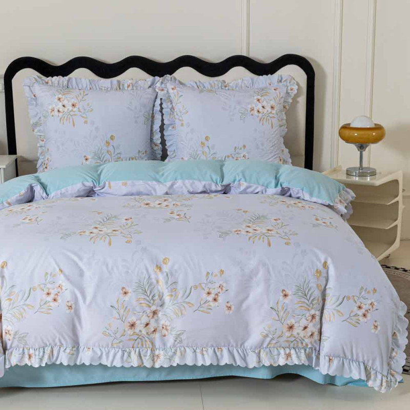 Pościel z falbanką 140x200 mikrofibra Cotton World 2 części niebieska w kwiaty 2905
