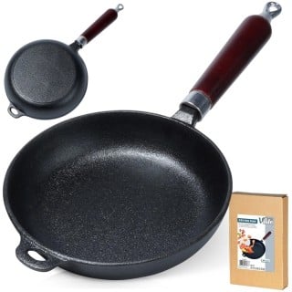 Patelnia żeliwna z drewnianą rączką CAST LINE 20 cm na indukcje gaz ognisko Vilde